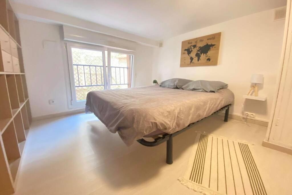 Au Coeur De La Cite Medievale Apartment Laon Luaran gambar