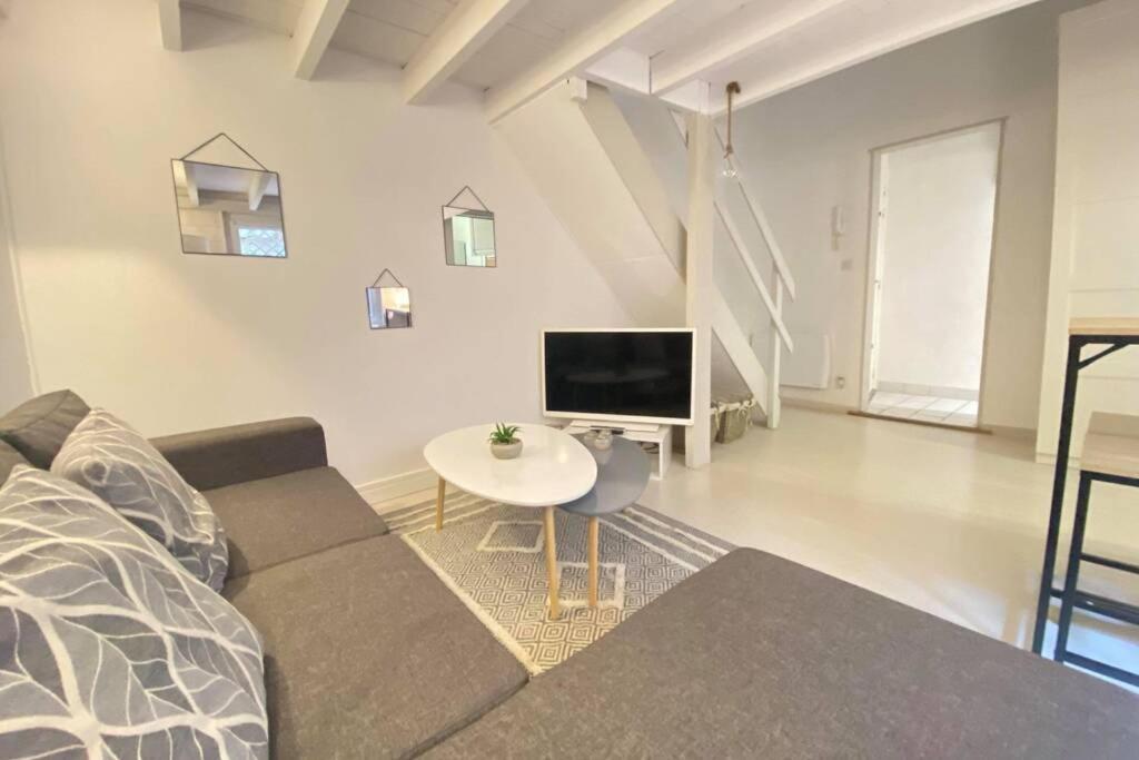 Au Coeur De La Cite Medievale Apartment Laon Luaran gambar
